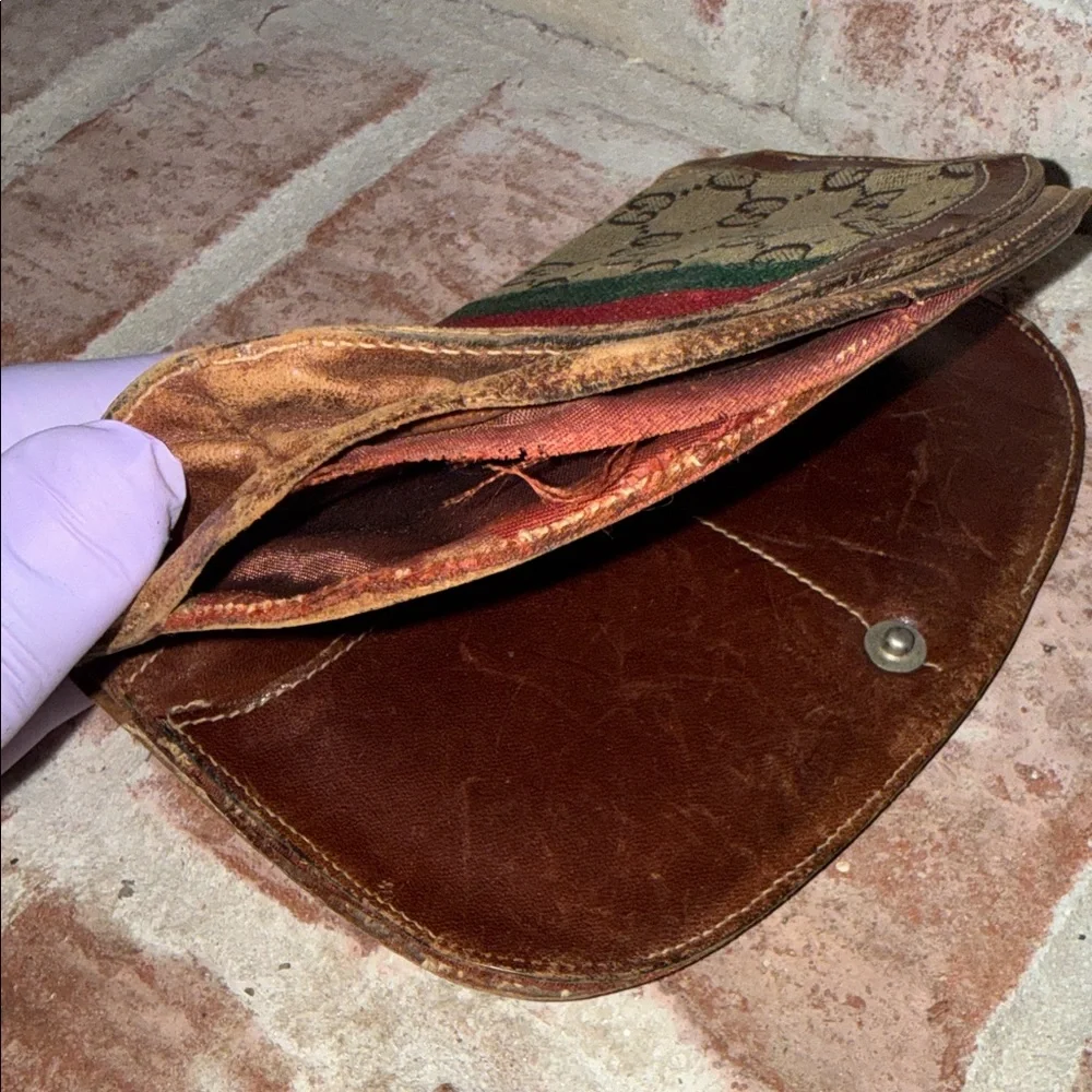 Vintage Gucci Brown Monogram Clutch with Green & Red Web Stripe - Picture 13 of 13